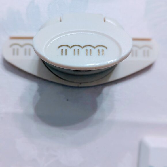 Bundle of 5 Anna Griffin & Martha Stewart Decorative Border Paper Punches - Picture 3 of 6